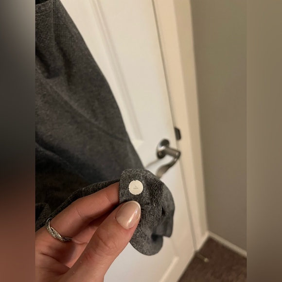 Lululemon size 4 tank - Picture 4 of 4